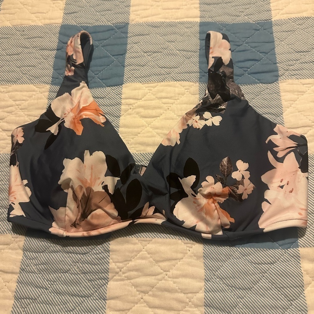 Milea Resort by Seafolly floral bikini Top NWOT